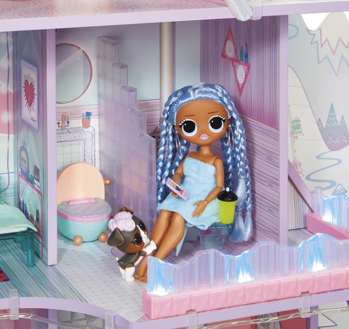 Actual product image MGA L.O.L. Surprise OMG Winter Chill Cabin