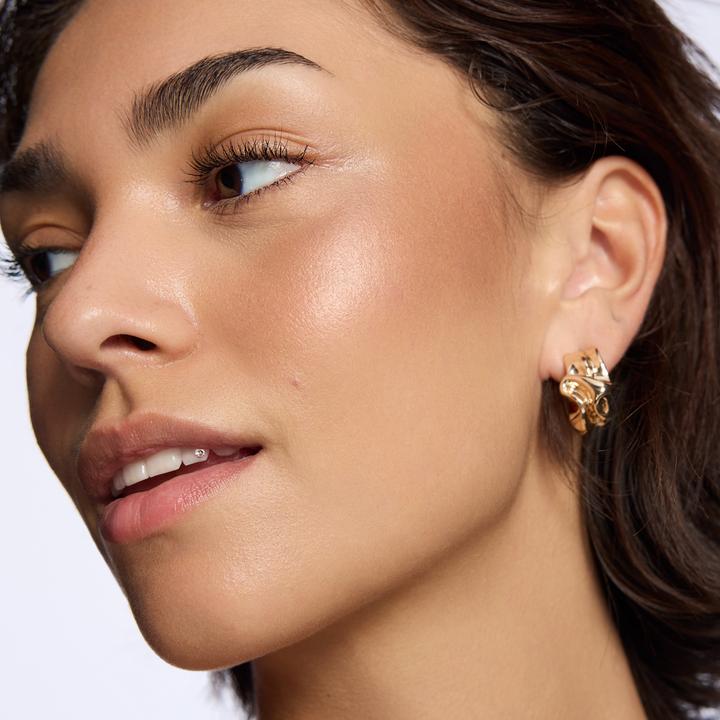Actual product image Catrice Holiday Skin 4 in 1 Luminizer (Catching Sunrays, Highlighter)