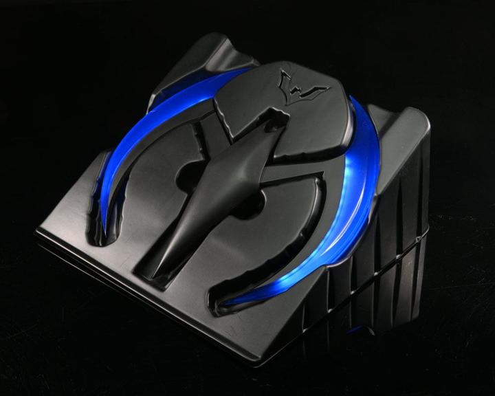 Produktbild Neca Batman Beyond : Batarang Blue Replica