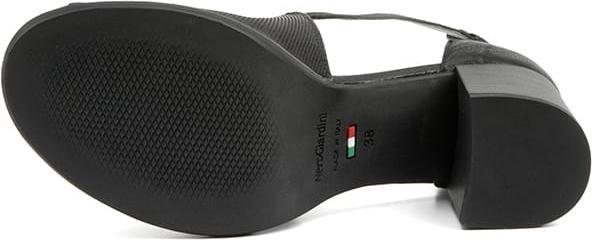Actual product image Nero Giardini Lucky (41)