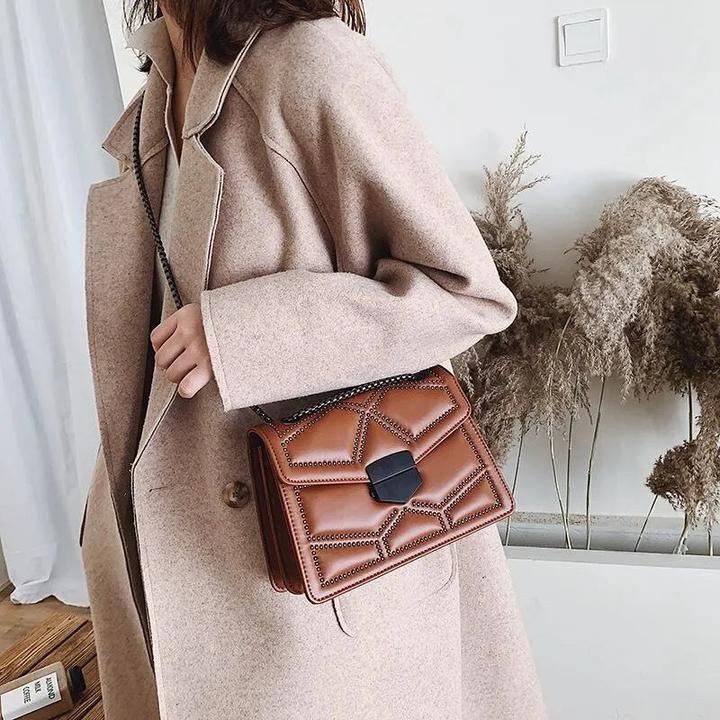 Image du produit Only-Bags.Store Vintage Nietenkette Kleine Umhängetaschen für Klappe PU Leder Mode