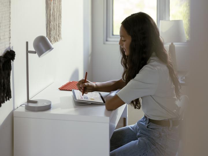 Produktbild Microsoft Surface Go 3 (10.51", Intel Core i3-10110Y, 8 GB, 128 GB)