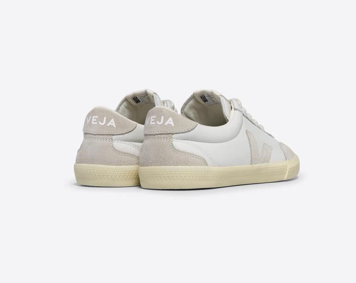 Actual product image Veja Volley (37)