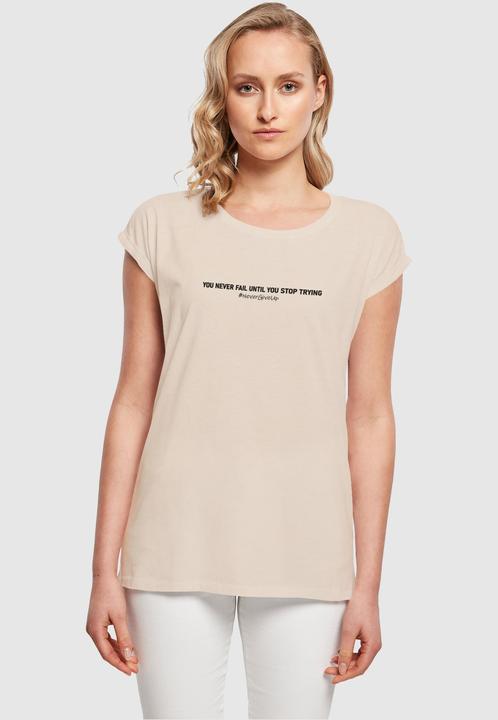 Produktbild Merchcode Ladies Never Give Up Extended Shoulder Tee - 111677 (S)