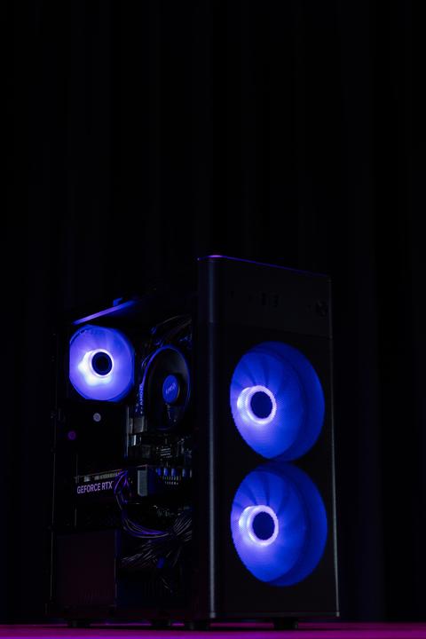 Produktbild Medion Recon E45 (AMD Ryzen 5 5500, 16 GB, 1000 GB, GeForce RTX 4060)