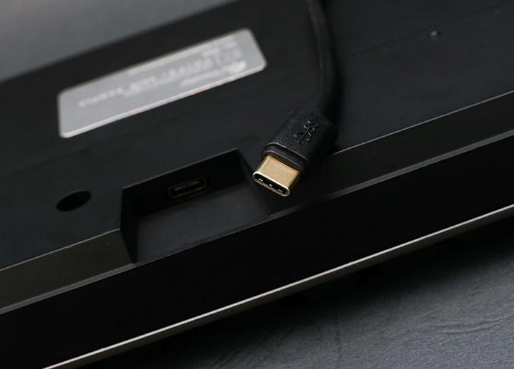 Actual product image Ducky Shine 7 PBT (DE, Cable)