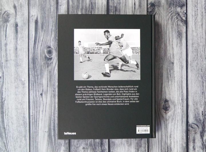 Produktbild Fussball - Das ultimative Buch (Deutsch, Peter Feierabend, Bernd Pohlenz, 2024)