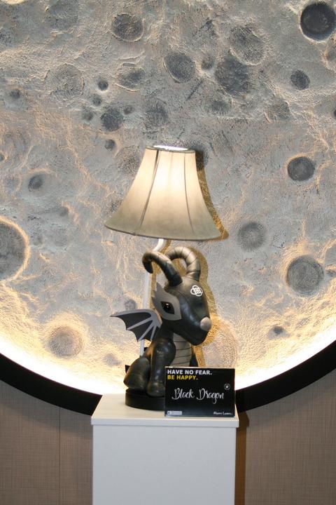Actual product image Happy Lamps Black Dragon the dragon, LED table lamp, handmade (450 lm)
