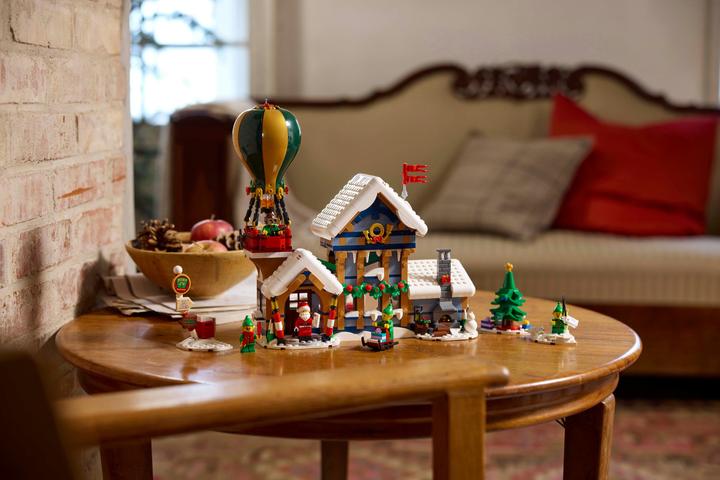 Image du produit LEGO Bureau de poste du Père Noël (10339, LEGO Icons, LEGO difficiles à trouver)