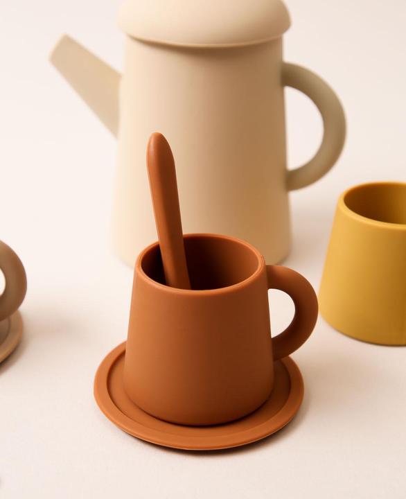 Immagine prodotto Esmée Set da tè per bambini in silicone color terra di Siena/beige, con tazze, bollitore e zuccheriera