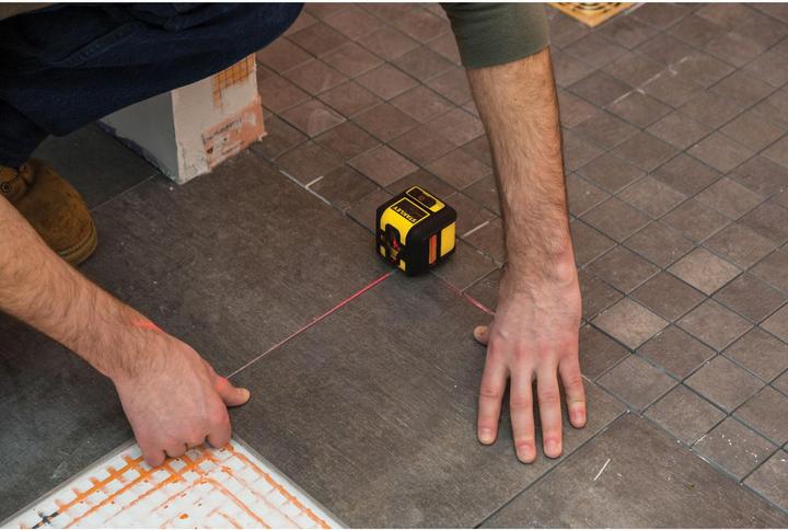 Actual product image Black & Decker Compact cross and line laser