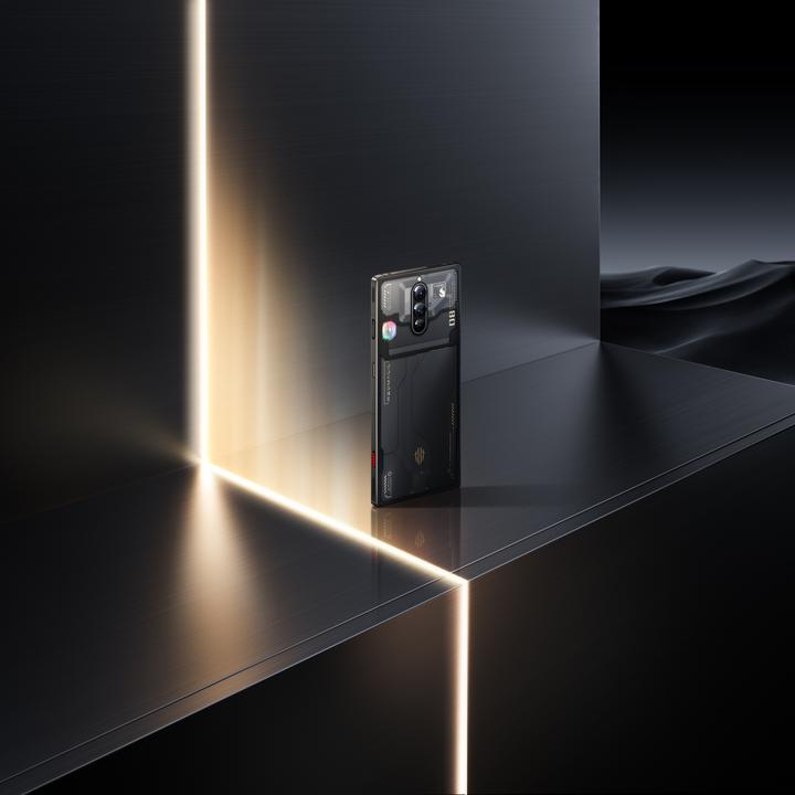Produktbild Redmagic 8 Pro (512 GB, Void, 6.80", Dual SIM, 50 Mpx, 5G)