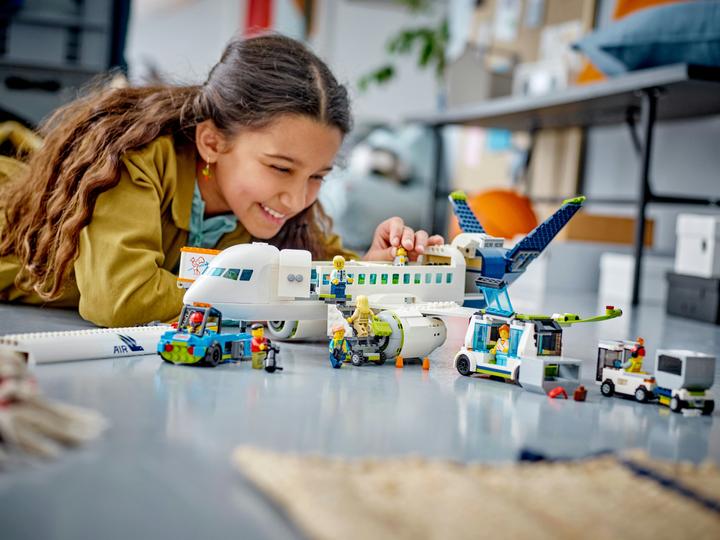 Produktbild LEGO Passagierflugzeug (60367, LEGO City)