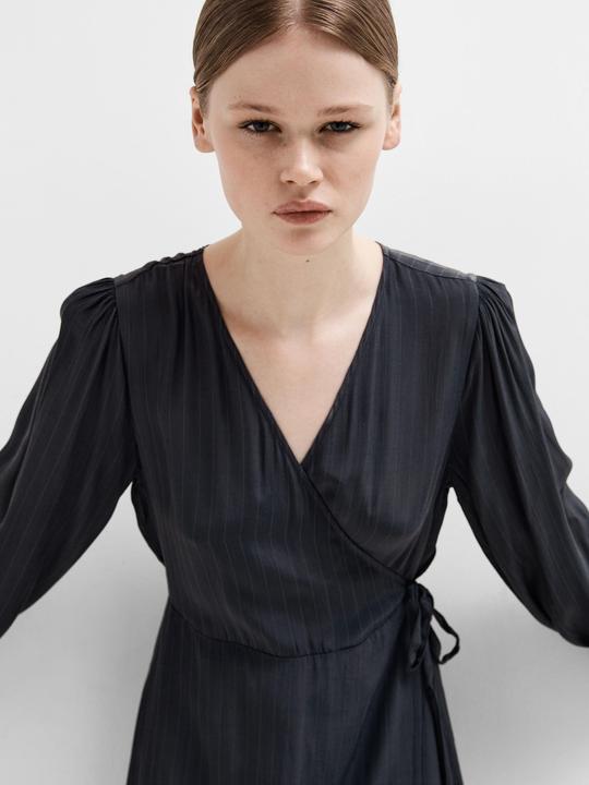 Image du produit Selected Femme Robe portefeuille en satin (36)