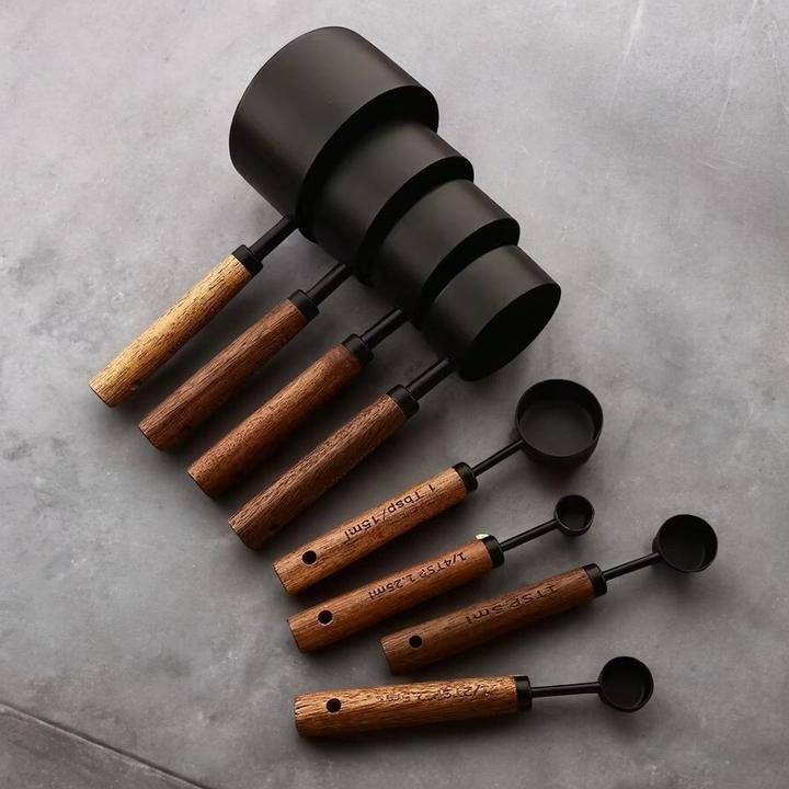 Produktbild Homerely 8 Teiliges Edelstahl Messbecher und Messlöffel mit Holzgriff Set Schwarz