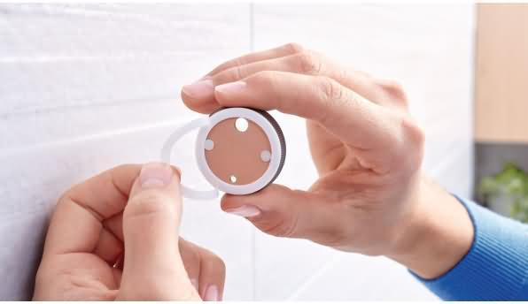 Image du produit tesa Porte-rouleau EKKRO avec solution adhésive sans perçage