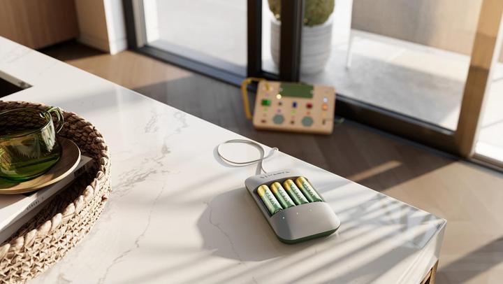 Actual product image Varta Eco Charger Pro (1 pcs., AAA, AA, Chargers without battery)