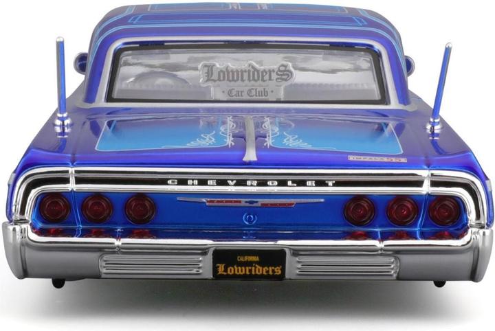 Actual product image Maisto Chevrolet Impala 1964 Lowrider 1/24 blue