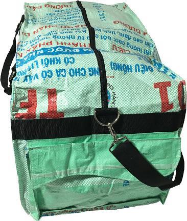 Produktbild Bekos Upcycling - Extra grosse Sporttasche aus recycelten Fischfuttersäcke light green (80 l)