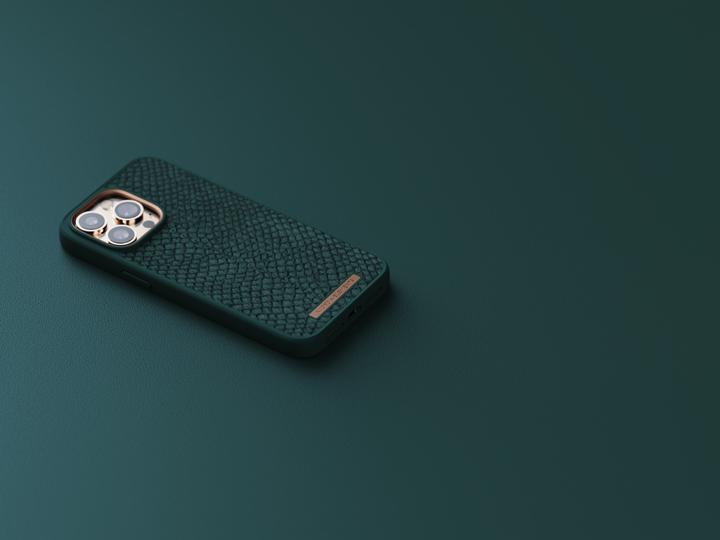 Actual product image Njord Hard Cover Salm.Leather Magsafe Case green (Apple iPhone 14 Pro Max)