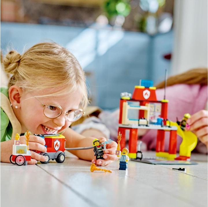 Actual product image LEGO Fire station and fire truck (60375, LEGO City)