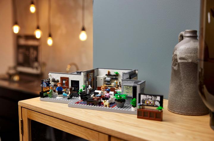 Immagine prodotto LEGO Qeer Eye- Il loft dei Fab 5 (10291, LEGO Creator Expert, Set LEGO rari)