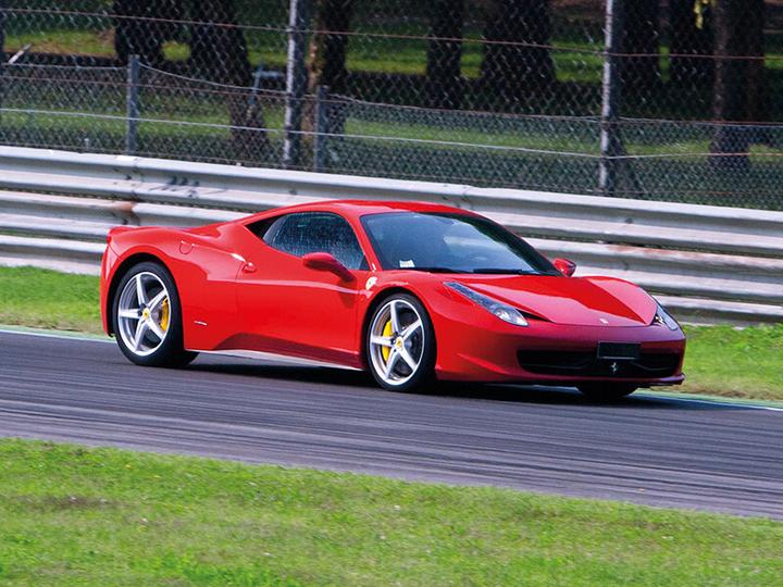 Actual product image Smartbox Passion adrénaline : 2 tours exaltants en Ferrari F458 Italia sur le circuit de Crémone (1 pers.)