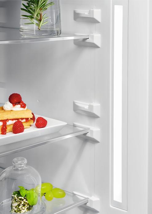 Produktbild AEG RCS736DXMB Freistehende Kühl-Gefrierkombination / Serie 8000 mit Cooling 360° / 2010 mm / Gefrie (367 l)