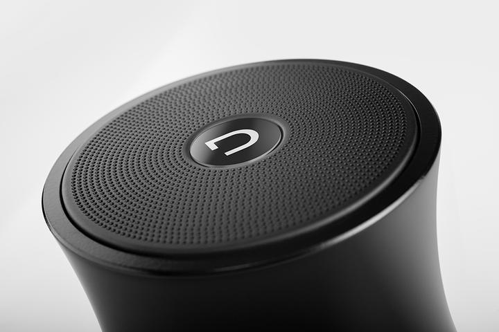 Actual product image Dockin active speaker D Solid aluminium housing FM/BLU4.0/AUX/BLU4.0 blac