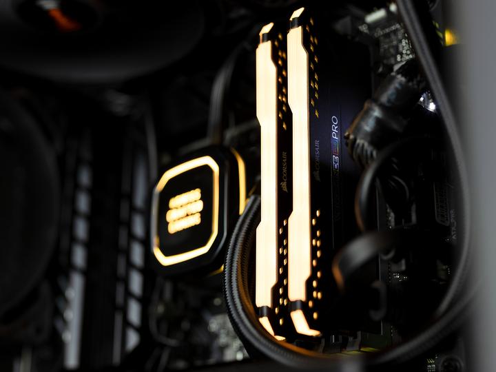 Produktbild Joule Performance eSports RTX4090 I9 (Intel Core i9-13900K, 32 GB, 2000 GB, GeForce RTX 4090)