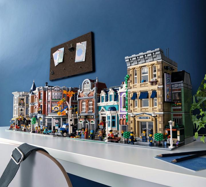 Actual product image LEGO Police Station (10278, LEGO Creator Expert, LEGO Rare Sets)