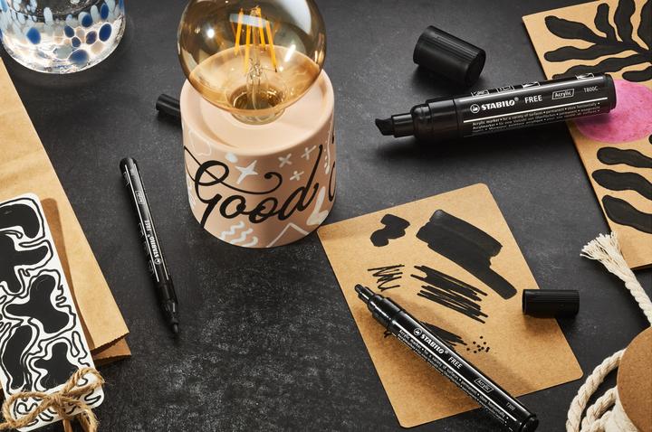 Produktbild STABILO Acrylmarker - FREE Acrylic - T800C Keilspitze 4-10mm - Einzelstift - schwarz (Schwarz, 10 mm, 1 x)