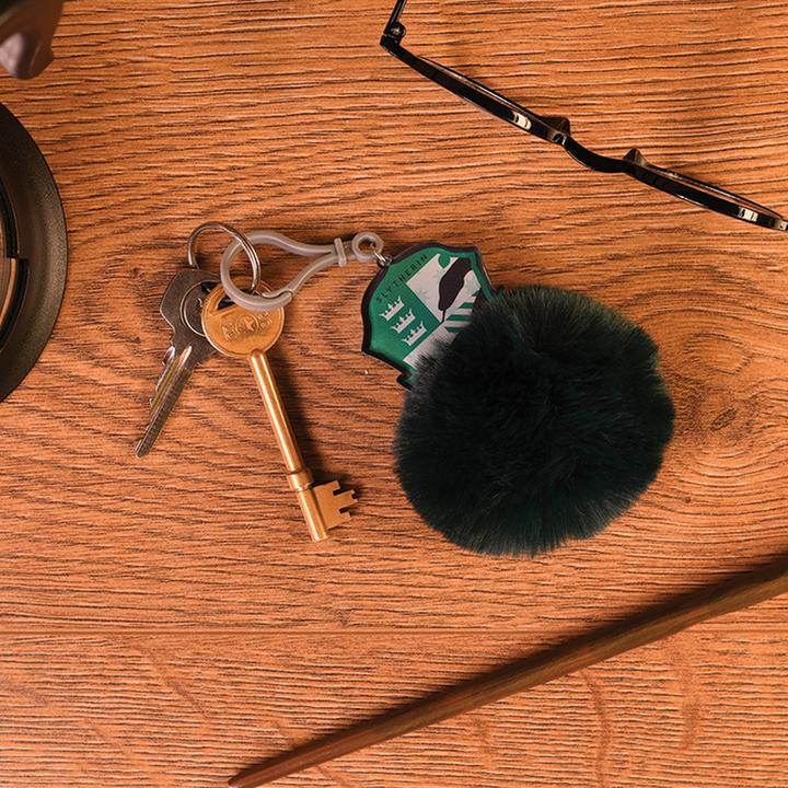 Produktbild Slytherin Shield Bommel Schlüsselanhänger