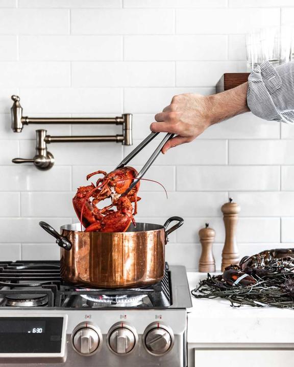 Productafbeelding de Buyer Inocuivre Braadpan met Gietijzeren Handgrepen en Deksel (24 cm, Braadpan + kasserol, Roestvrij staal, Koper)