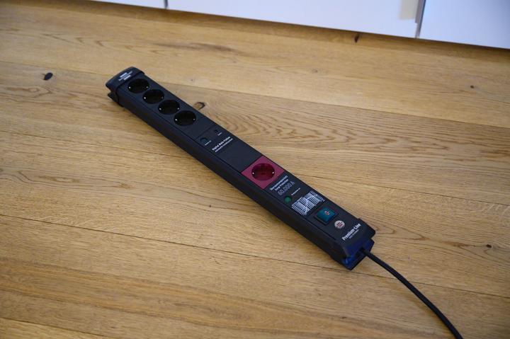 Actual product image Brennenstuhl Premium-Line 5-fold socket strip with overvoltage protection 61.0 cm black (5 x, CEE 7/5, 3 m)