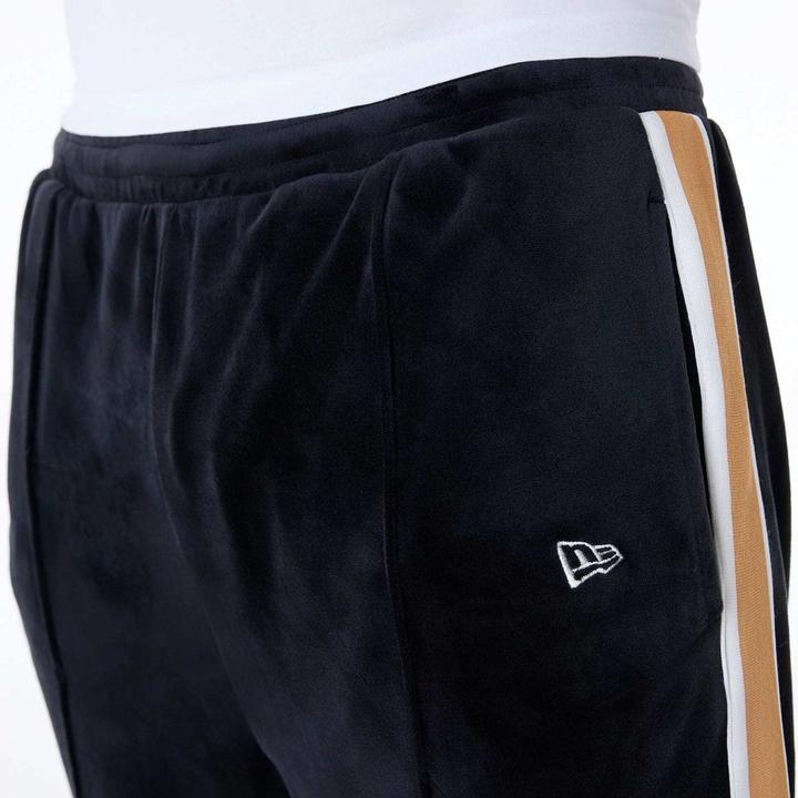 Produktbild New Era Jogginganzug aus Velours New York Yankees Track (S)