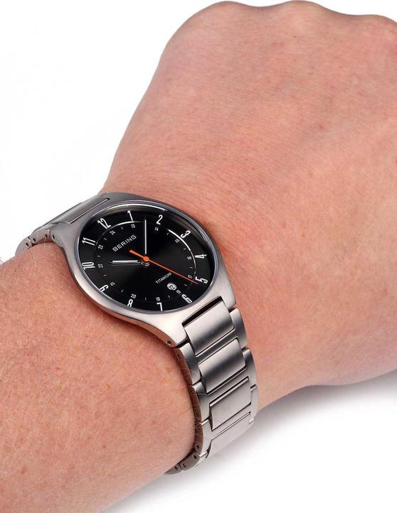 Actual product image Bering Titanium (Analogue wristwatch, 39 mm)