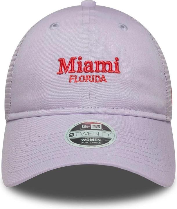 Actual product image New Era New York Yankees women's 9twenty trucker cap (One size)