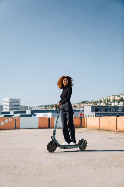 Actual product image Micro E-Scooter X5 Midnight (20 km/h, 30 km, 300 W)