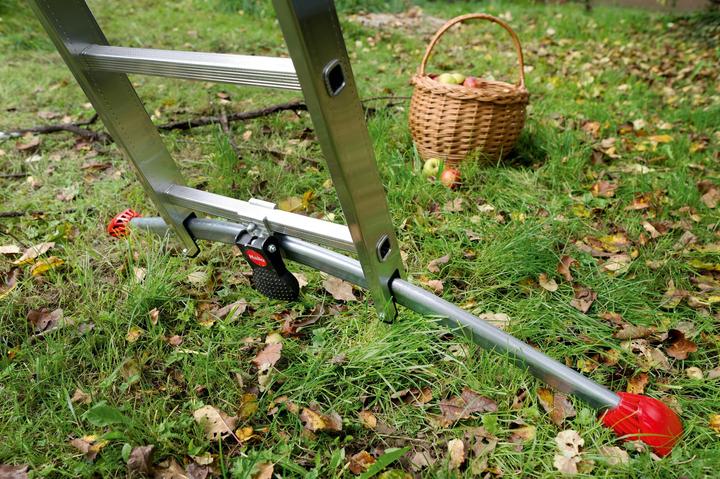 Immagine prodotto Hailo S100 ProfiLOT, scala combinata in alluminio a 3 sezioni, 3x12 pioli (Scala doppia, 48 cm)