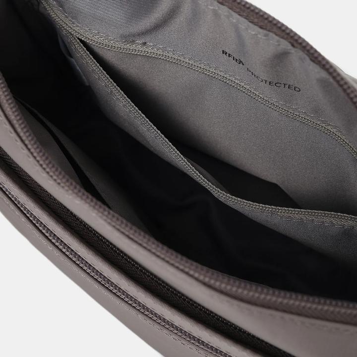 Actual product image Hedgren Inner City Eye Small Shoulder Bag