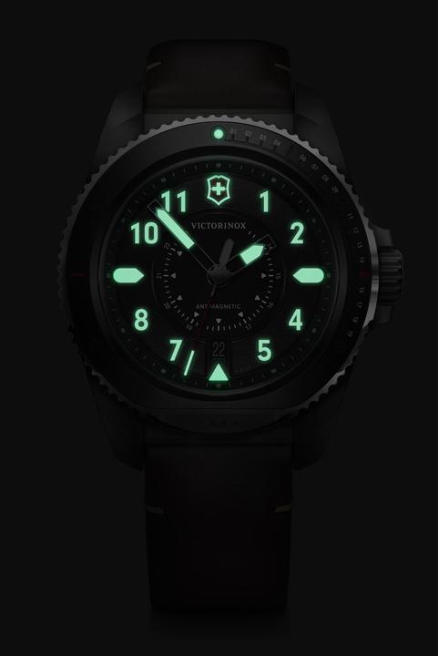 Immagine prodotto Victorinox Journey 1884, Orologio subacqueo, Orologio da uomo, 43 cm, Quadrante nero, Cinturino in pelle (Orologio sub, 43 mm)