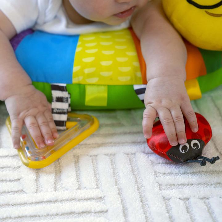 Produktbild Baby Einstein Cal-a-Pillow™ Tummy Time Aktivitätskissen
