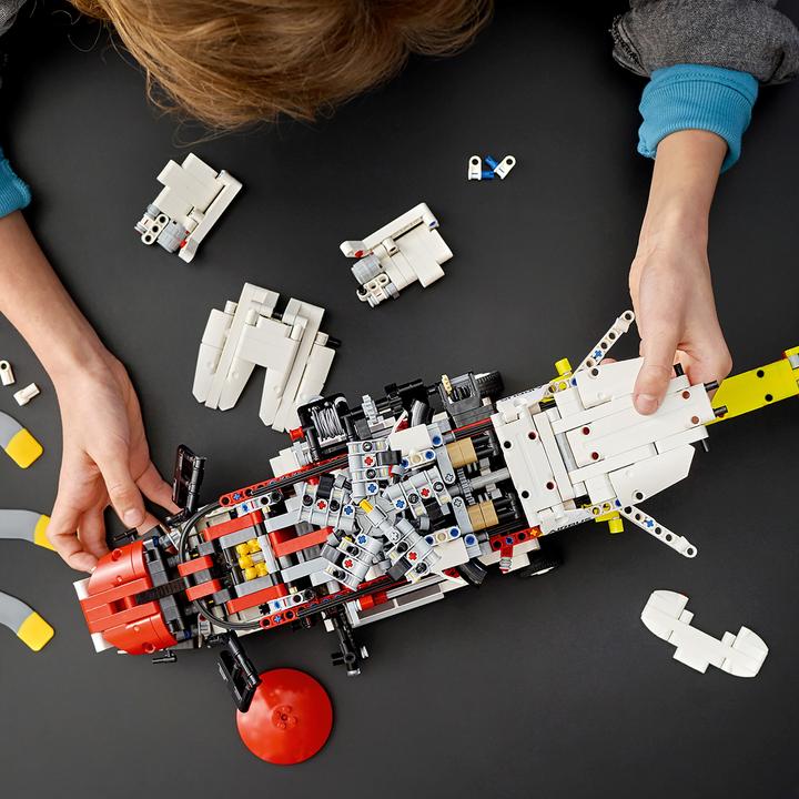 Actual product image LEGO Airbus H175 rescue helicopter (42145, LEGO Technic)