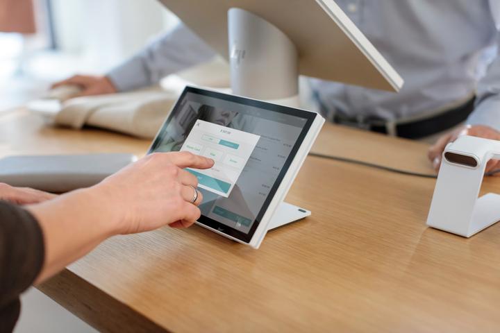 Immagine prodotto HP Engage One AIO i5-7300U () RAM SSD WLAN bgn+BT 4.0 500nit Stand Adv. I/O Base Win10IoT