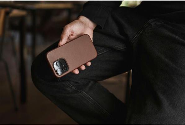 Actual product image Woodcessories Bio Leather Case (Apple iPhone 15 Pro)