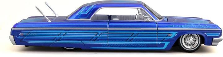 Actual product image Maisto Chevrolet Impala 1964 Lowrider 1/24 blue