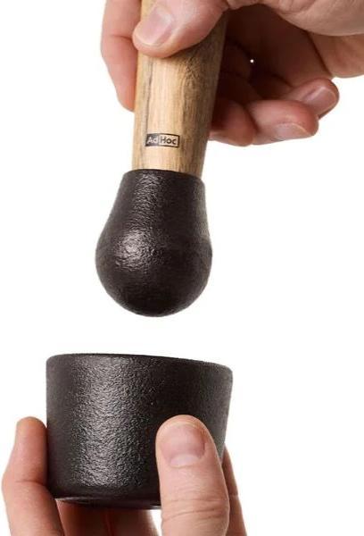 Image du produit AdHoc Mortier Camo.7, fonte/bois d'acacia, D : 6,5 cm, H : 5 cm, pilon D : 4,2 cm, H : 12,8 cm
