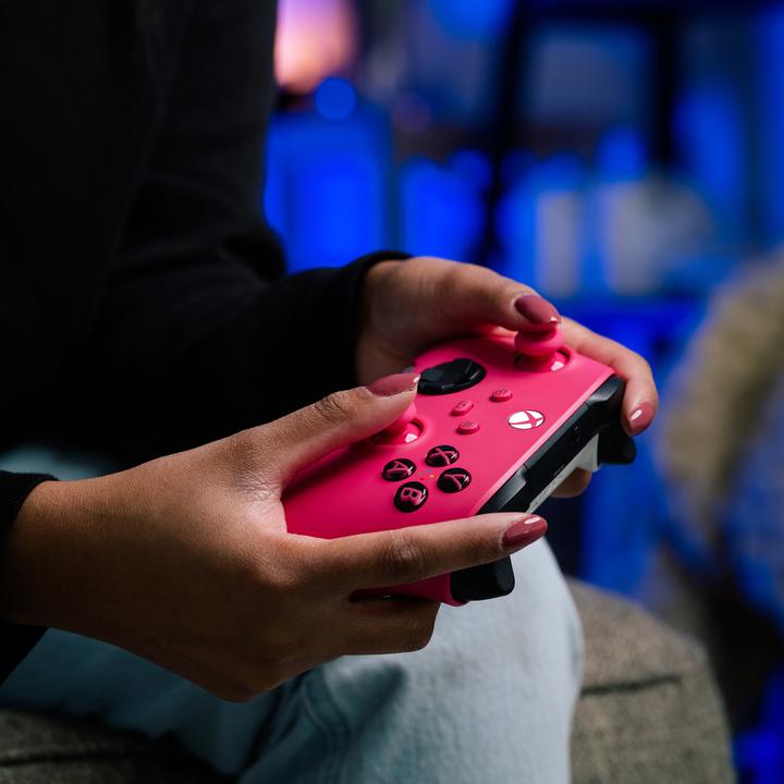 Produktbild Microsoft Xbox Wireless Controller - Deep Pink (Xbox One S, PC, Xbox Series X, Xbox One X, Xbox Series S)