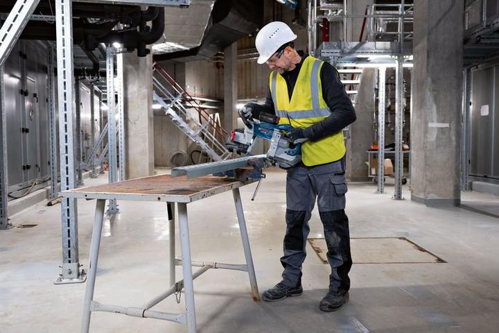 Actual product image Bosch Professional GCB 18V-127 cordless band saw